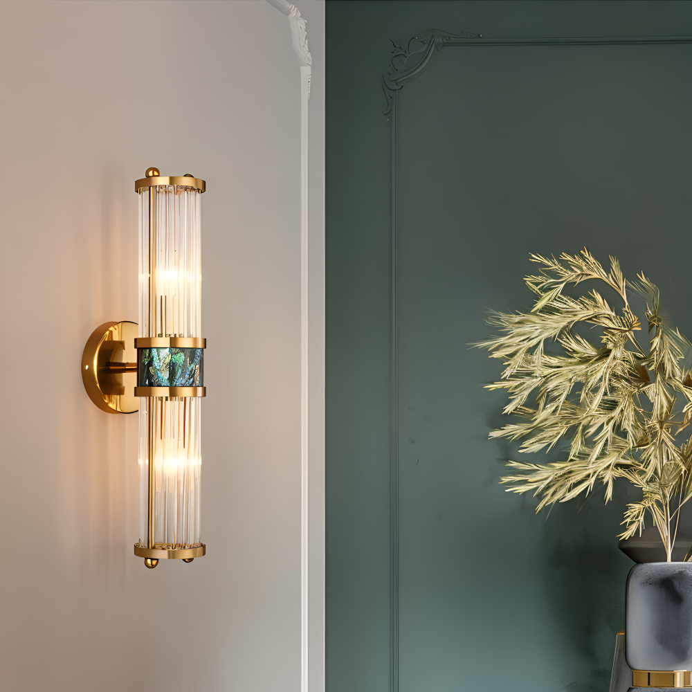 Aurelia – Vägglampa i Guld med Ribbade Kristalldetaljer och E14 LED-belysning