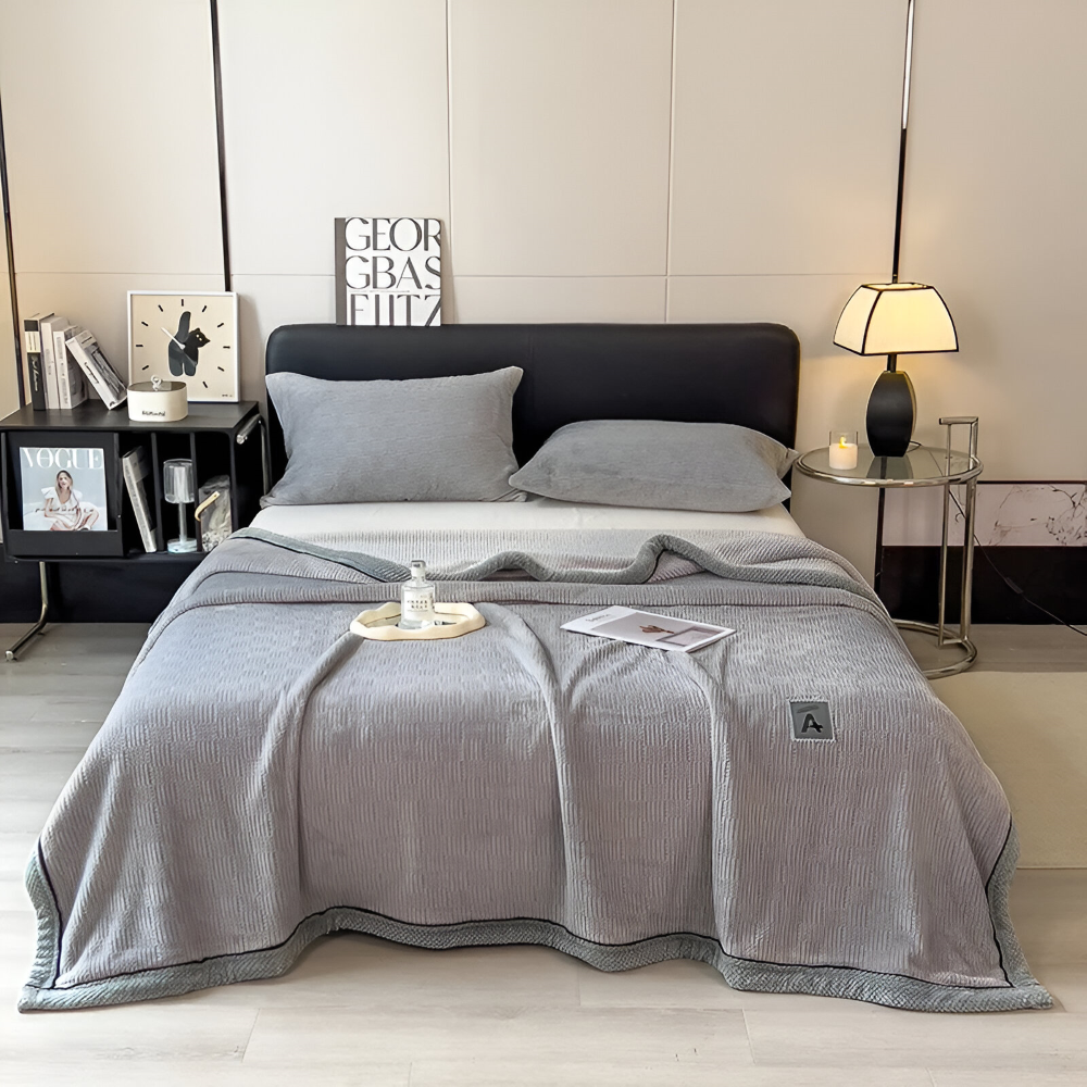VeluLuxe – Elegant Sammetfilt i Minimalistisk Design