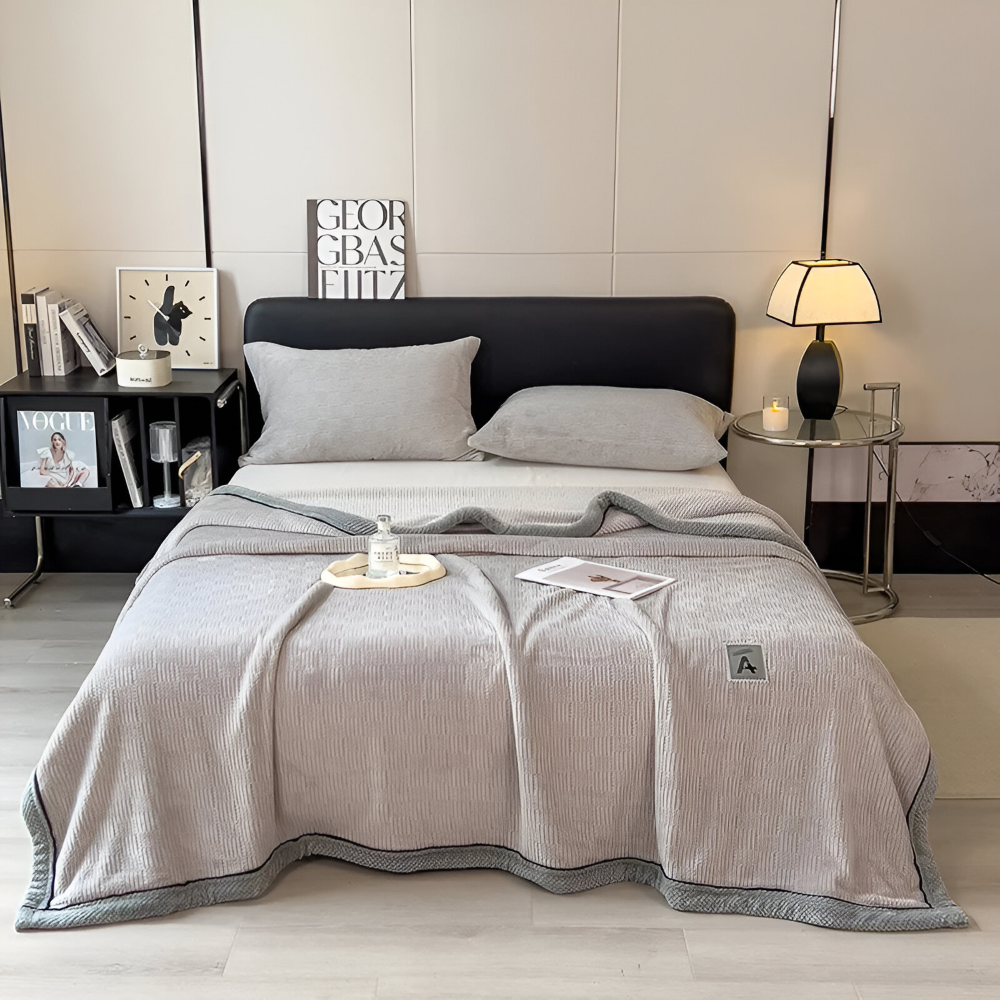 VeluLuxe – Elegant Sammetfilt i Minimalistisk Design