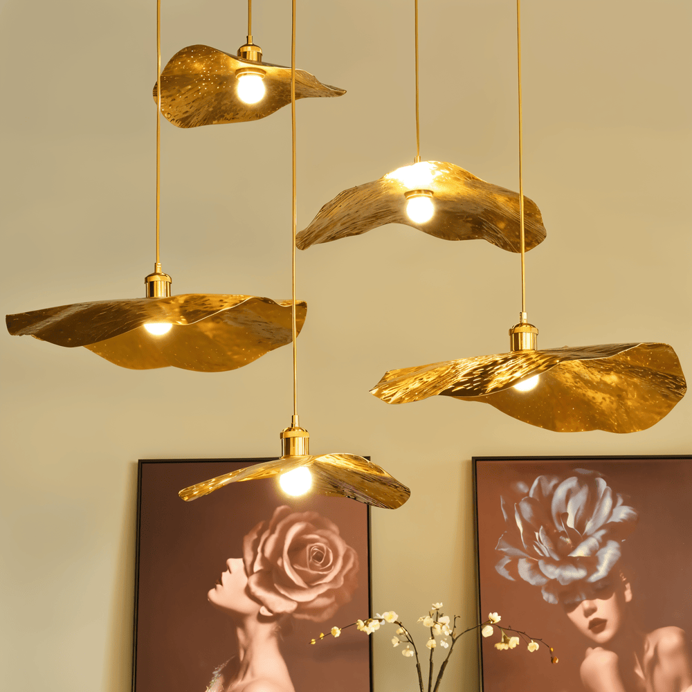 GoldenLeaf – Lyxig Taklampa med Lotusblad i Guld