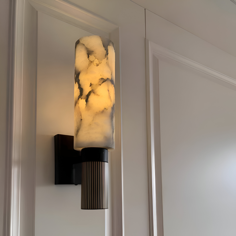 Marbela – Vägglampa i Naturmarmor med Cylindrisk LED-design