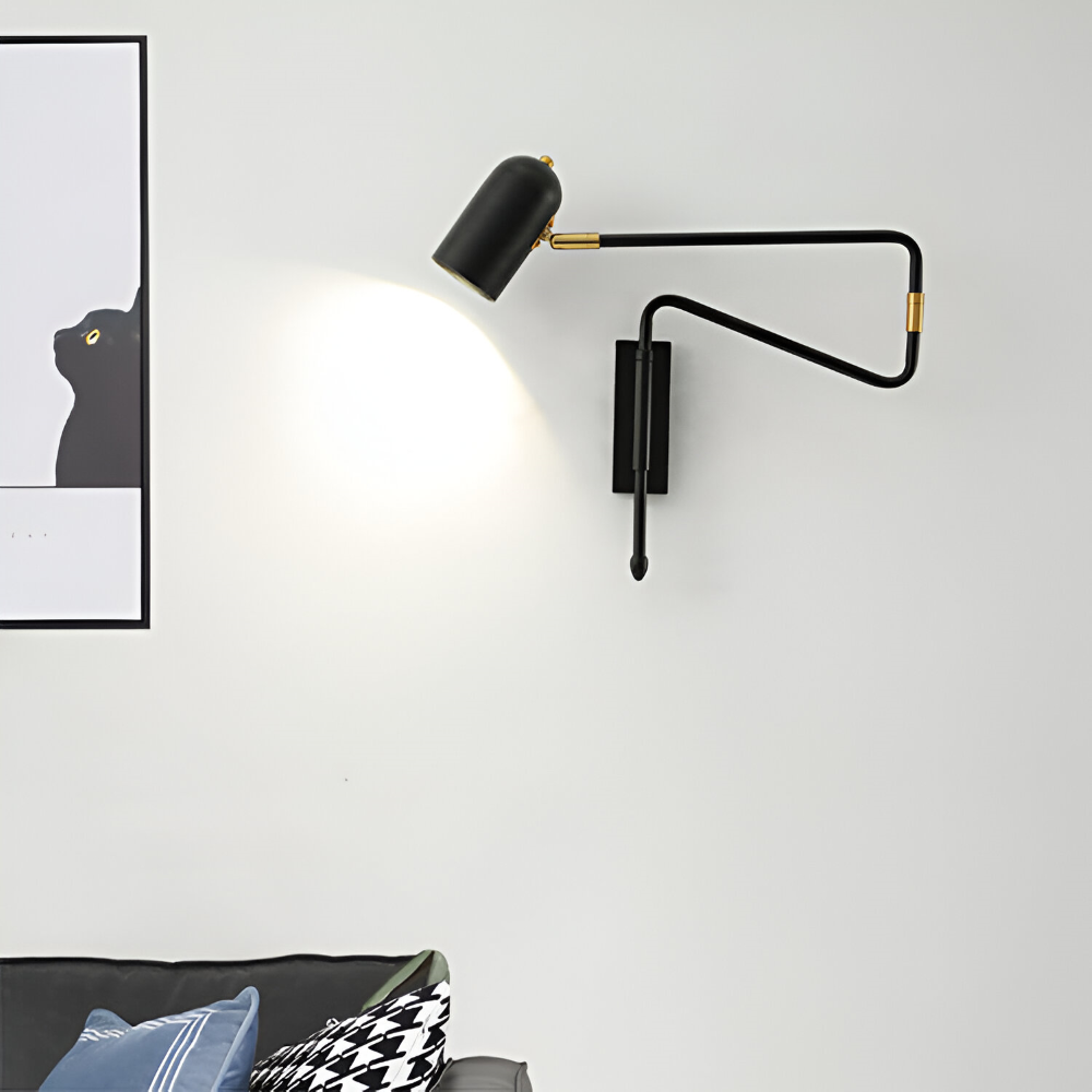 SwingLite – Modern Vägglampa med Justerbar Svängarm i Skandinavisk Design