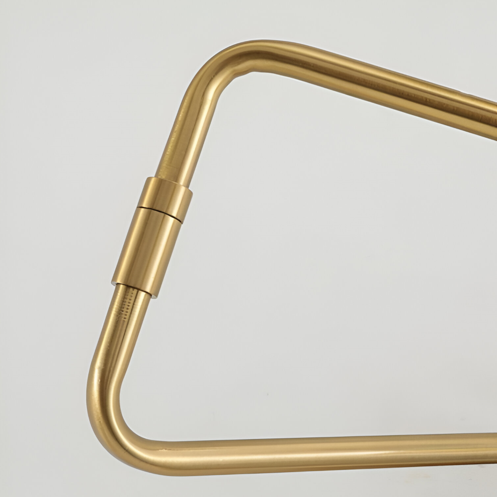 SwingLite – Modern Vägglampa med Justerbar Svängarm i Skandinavisk Design