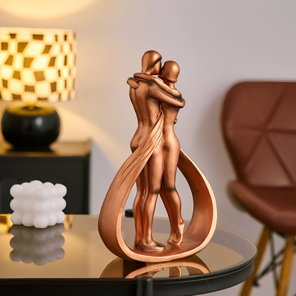 BronzEmbrace – Modern Kyssande & Kramande Kärleksfigur i Konstharts