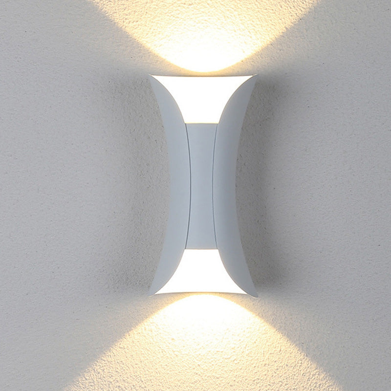 LjusLyx – Modern LED Vägglampa för Utomhusbruk med Elegant Design