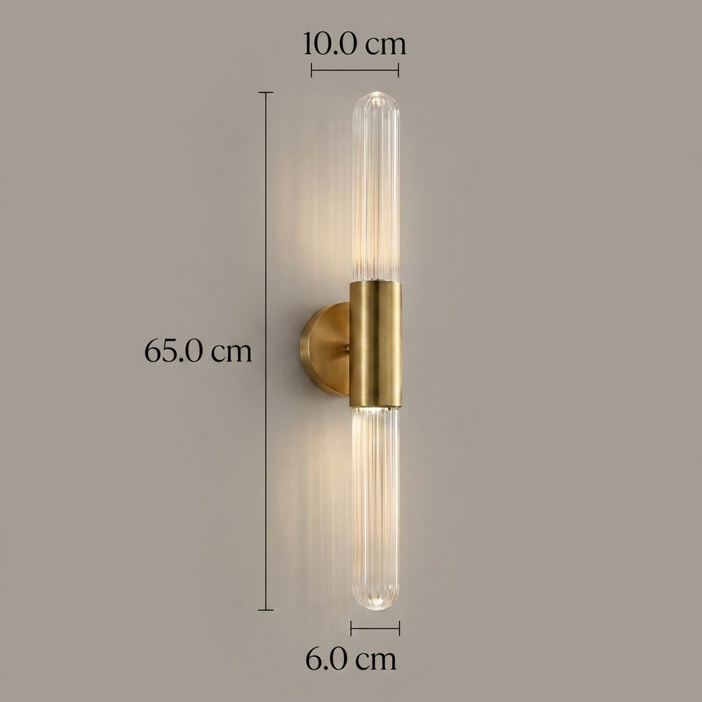 Modern vägglampa i glas och mässingsfinish
