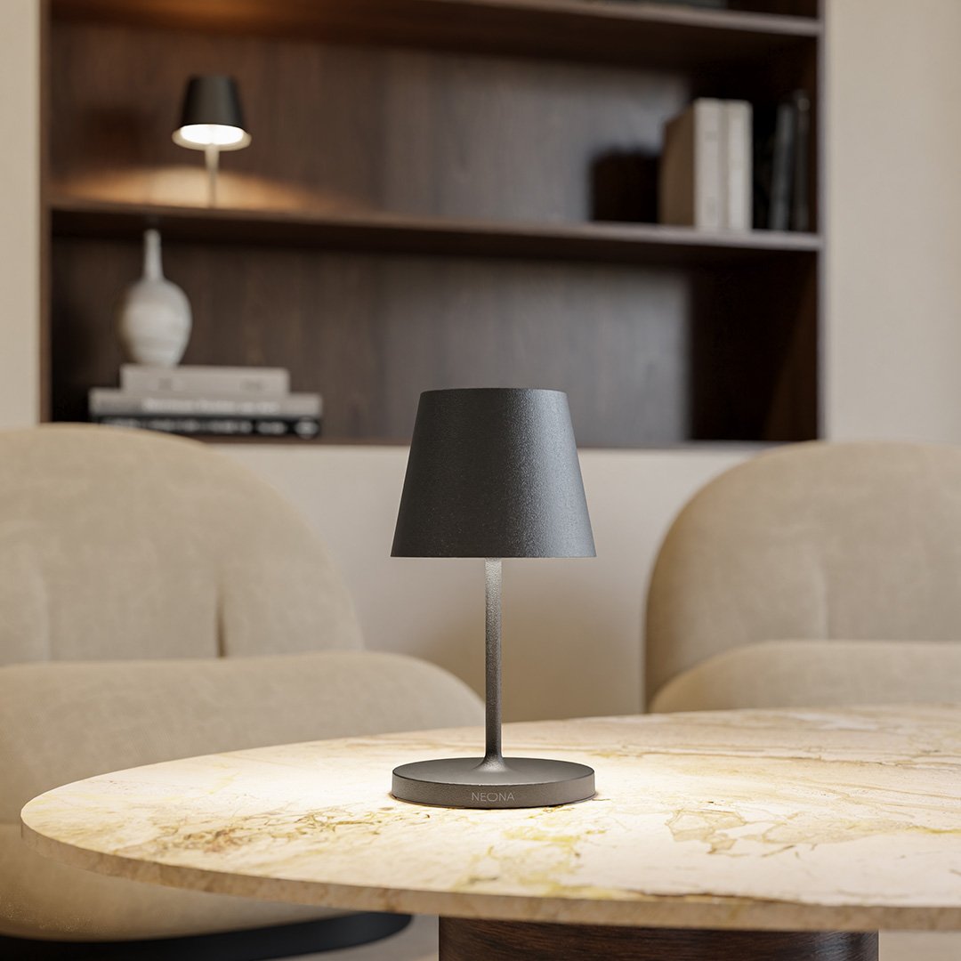 Ljuséa - Uppladdningsbar Bordslampa med Dimbar LED och Minimalistisk Design