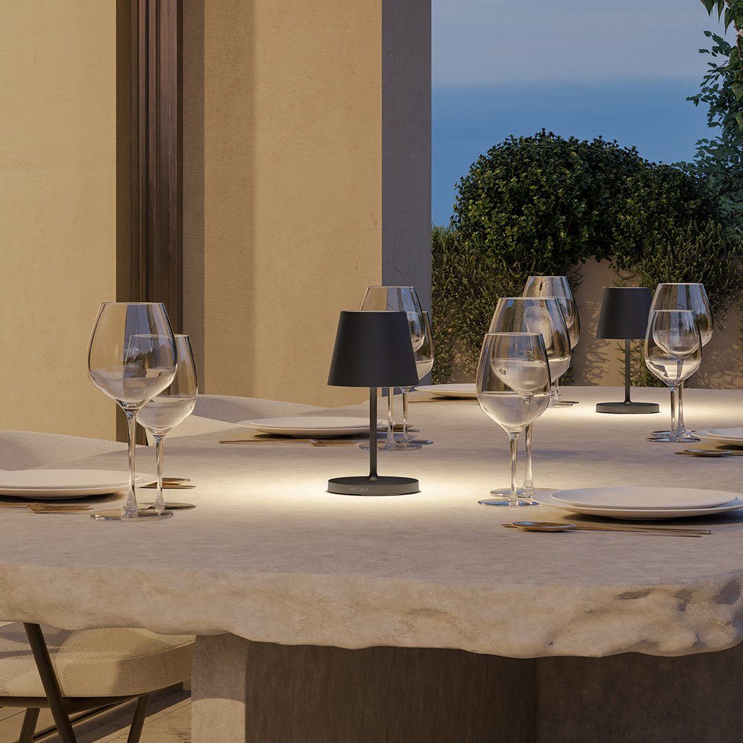 Ljuséa - Uppladdningsbar Bordslampa med Dimbar LED och Minimalistisk Design