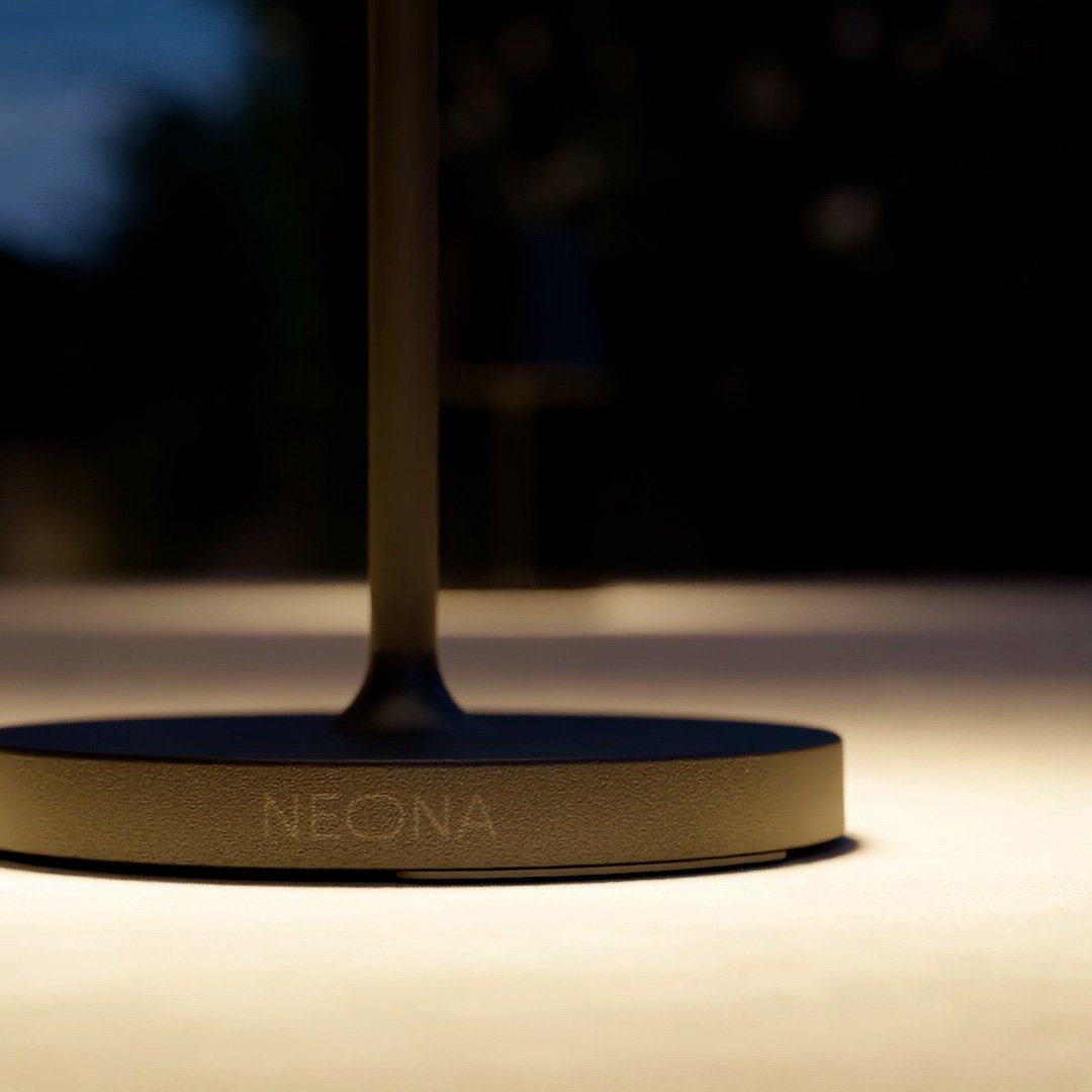 Ljuséa - Uppladdningsbar Bordslampa med Dimbar LED och Minimalistisk Design