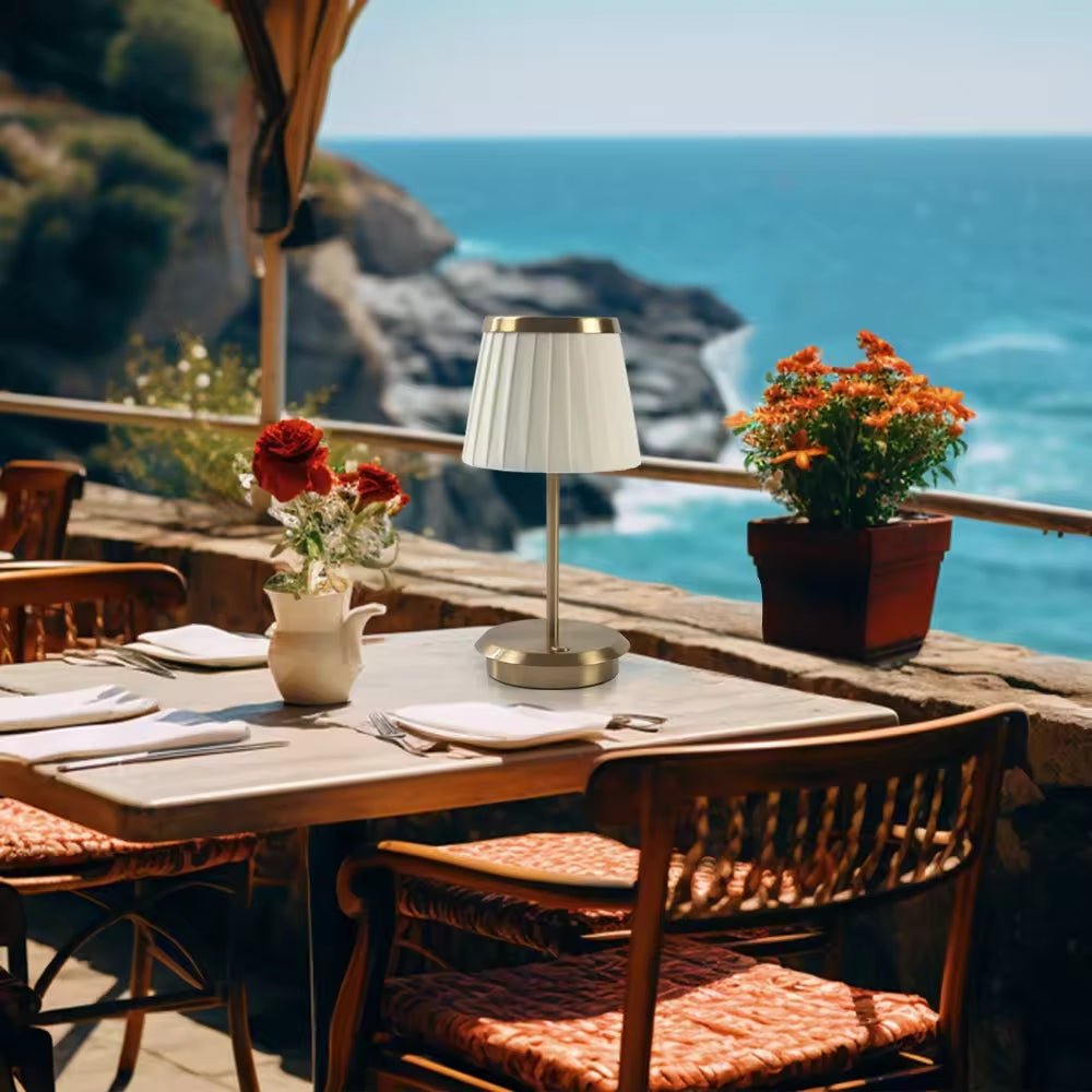 LumiÉclat – Uppladdningsbar bordslampa i svart och guld med dimbar LED och pekstyrning