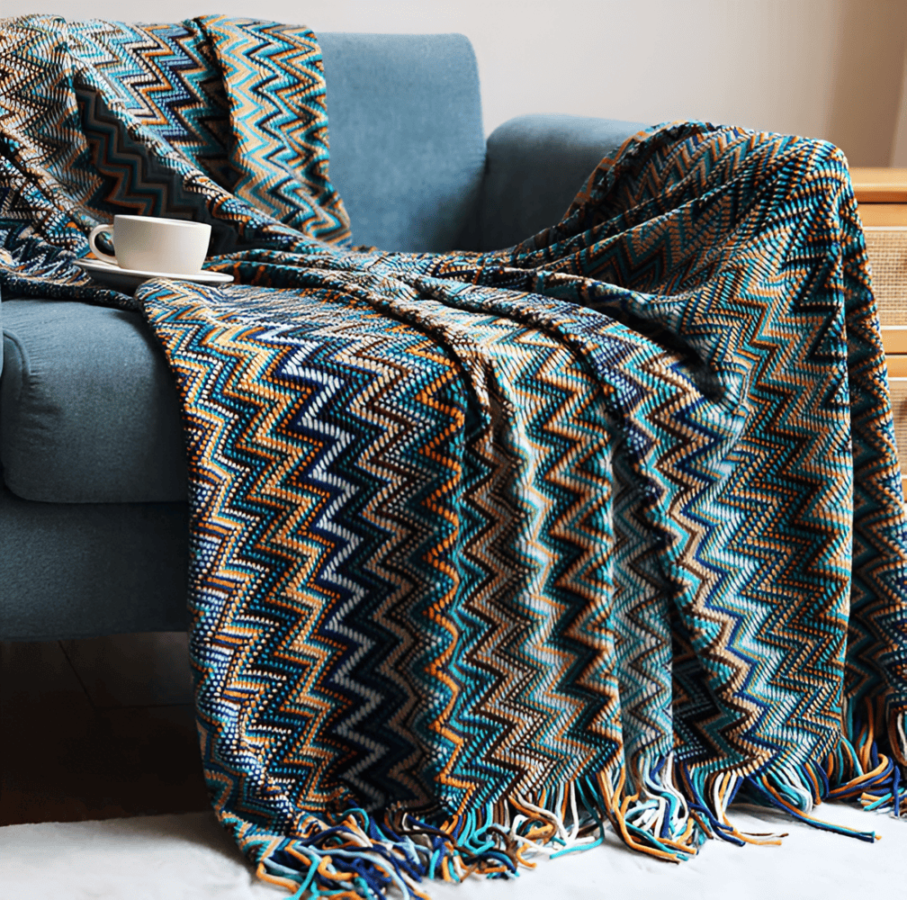ZagWeave – Handstickad Boho-Plyschpläd med Tofsdesign