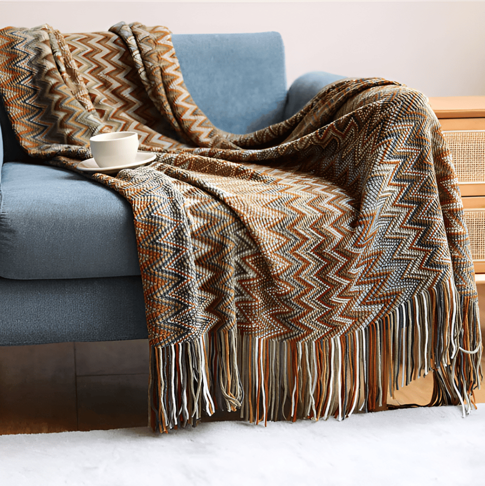 ZagWeave – Handstickad Boho-Plyschpläd med Tofsdesign