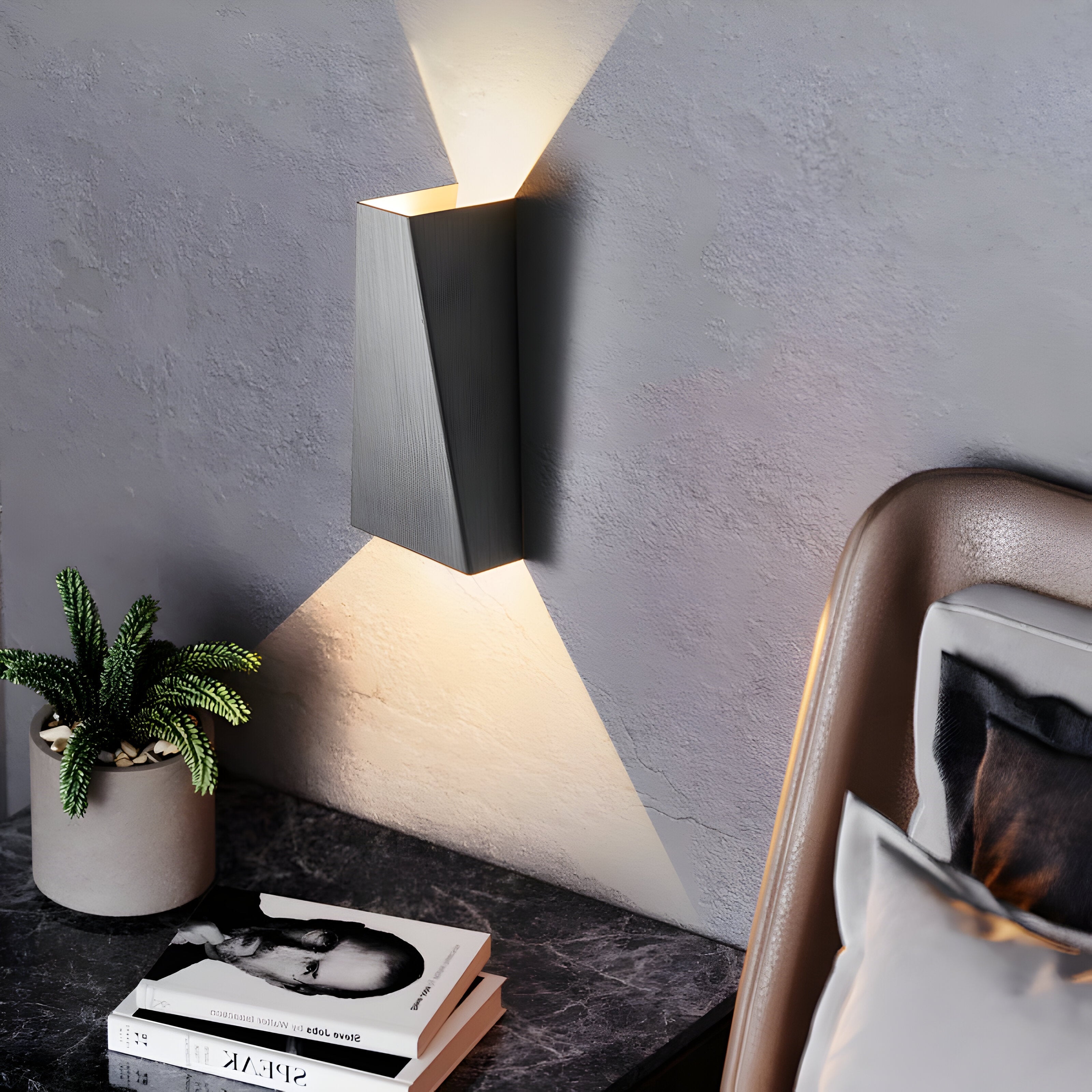 AlumiRay – Trapetsformad Vägglampa i Aluminium | Minimalistisk LED Väggbelysning med Upp & Ner Ljus