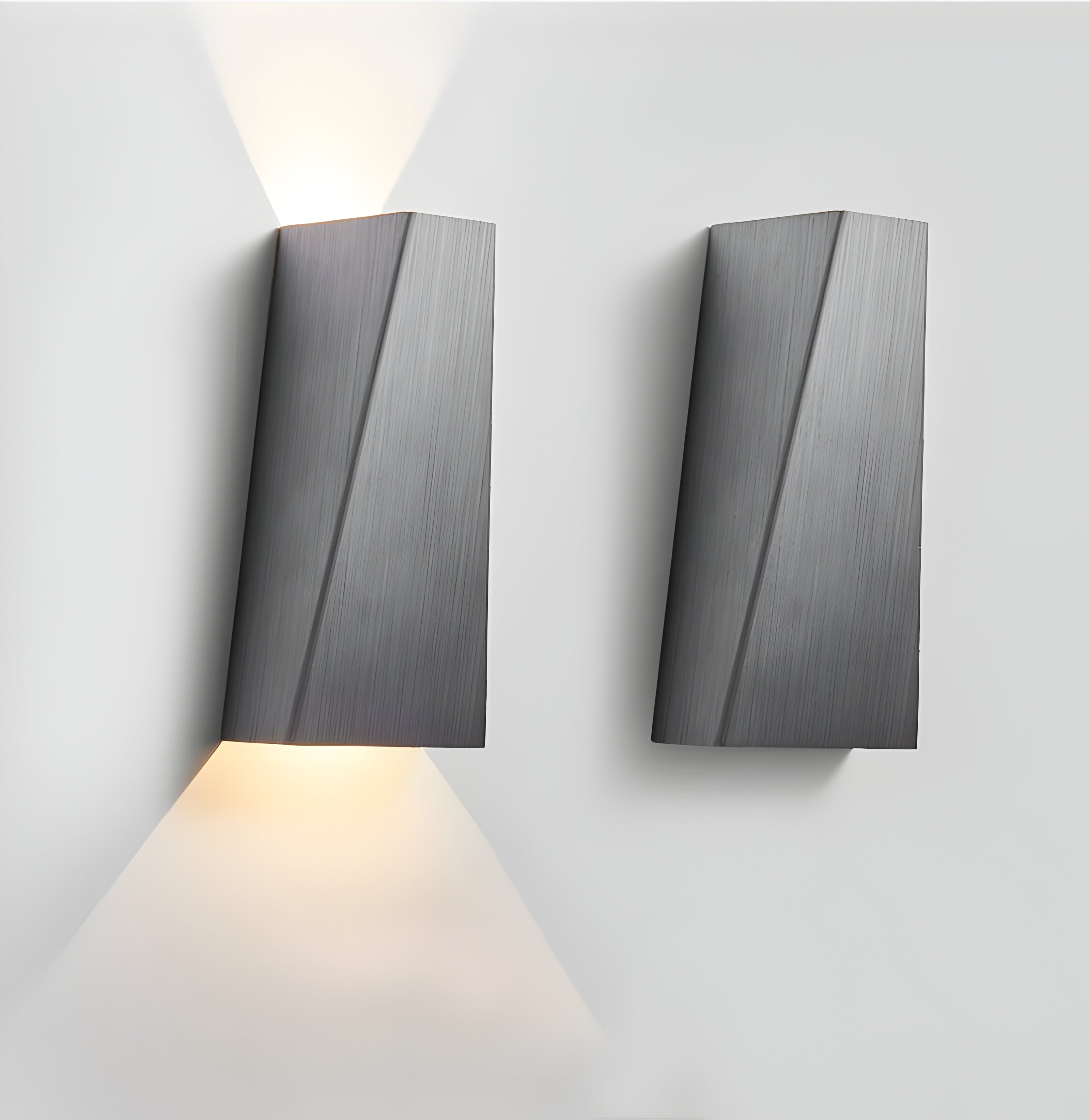 AlumiRay – Trapetsformad Vägglampa i Aluminium | Minimalistisk LED Väggbelysning med Upp & Ner Ljus