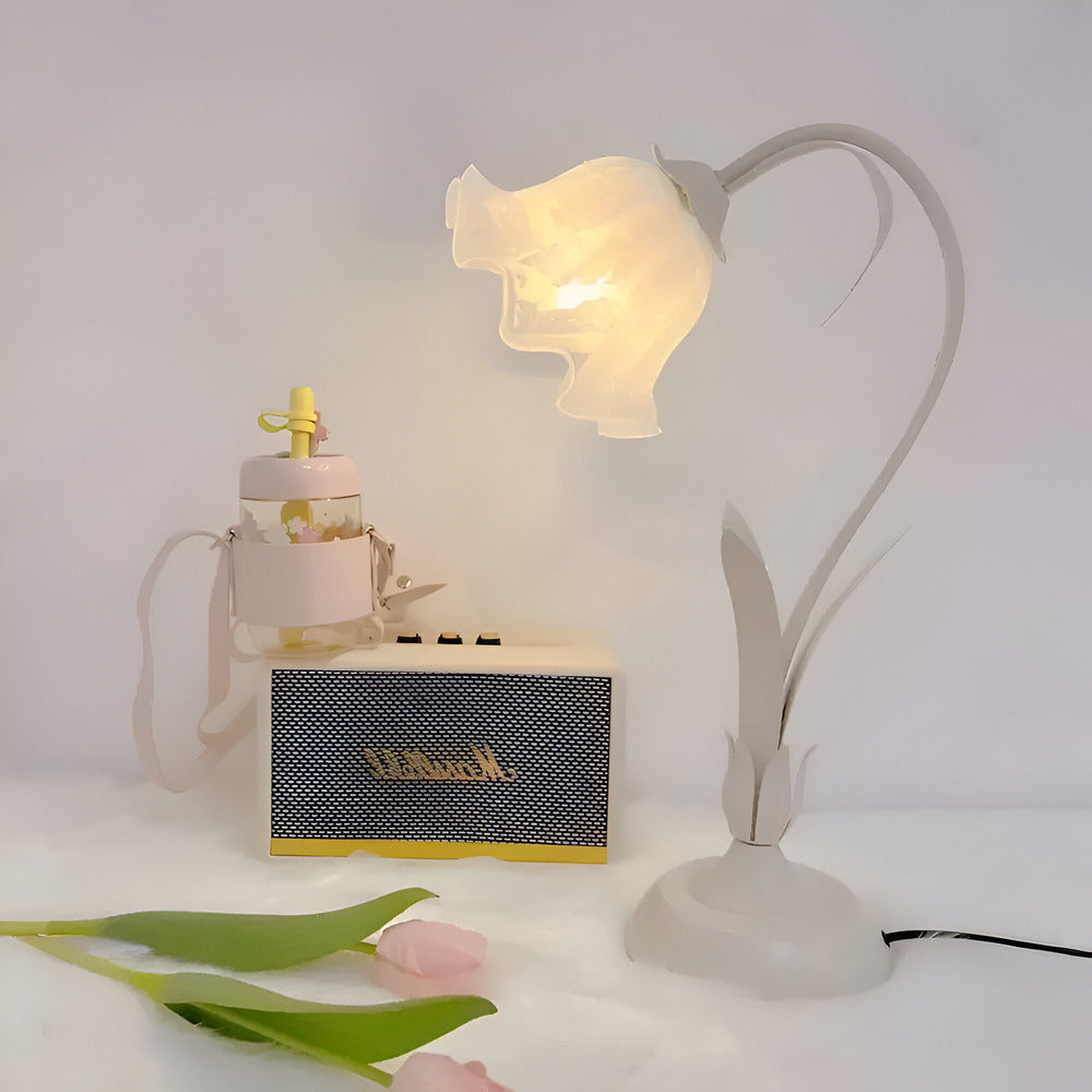 Fleur de Lumière – Bordslampa i fransk antik stil med blomsterdesign – Dekorativ lampa för sovrum & vardagsrum