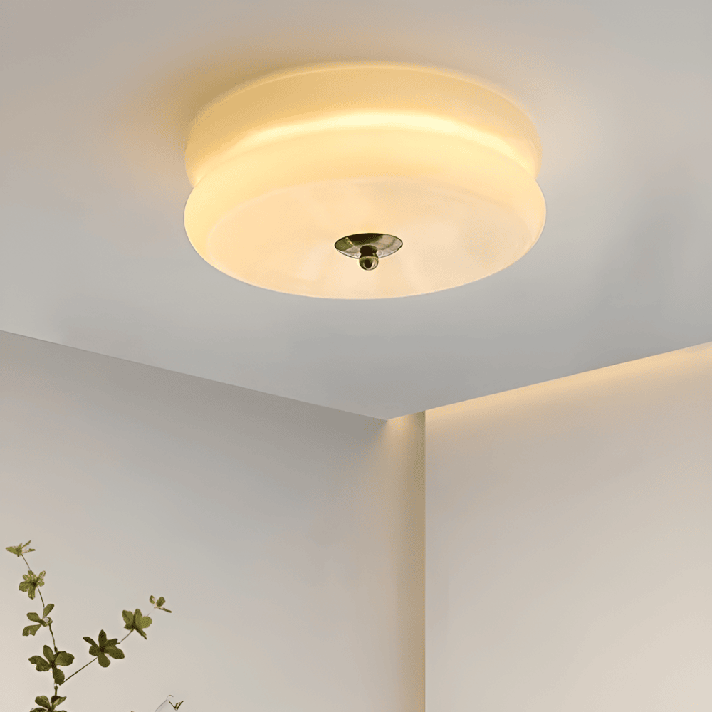 Kreolux – Rund Taklampa i Krämfärgat Glas med Integrerad LED