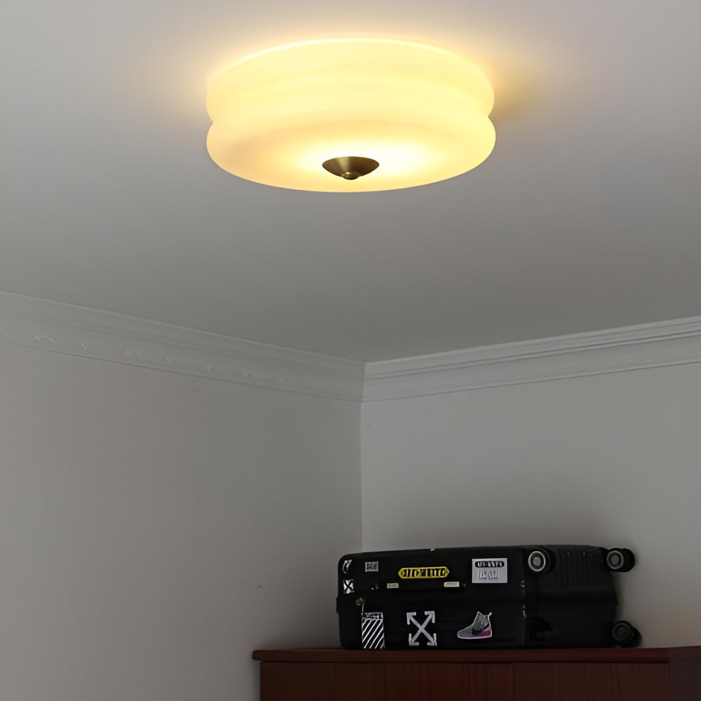 Kreolux – Rund Taklampa i Krämfärgat Glas med Integrerad LED