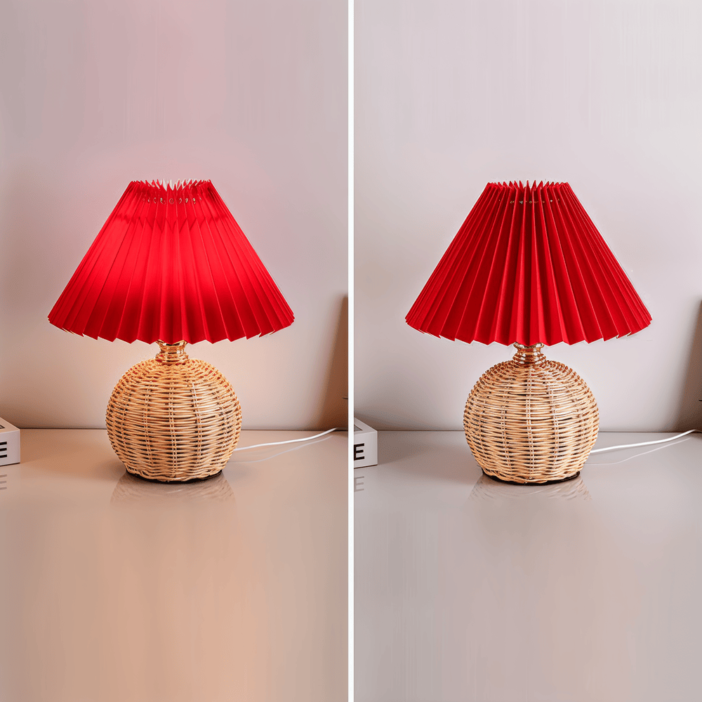 Brolly – Plisserad Retro Bordslampa i Rotting med Konisk Skärm