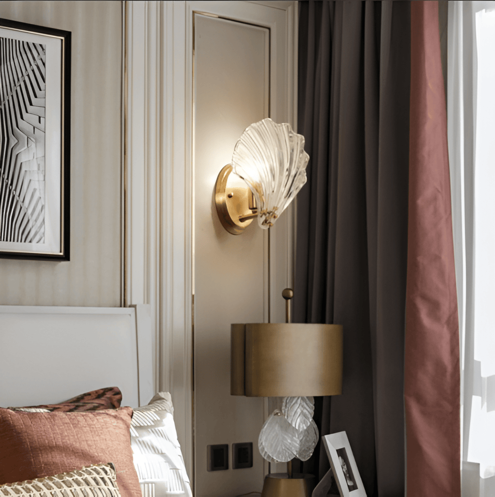 CoastalGleam – Vägglampa i Glas & Mässing med Kustinspirerad Minimalism