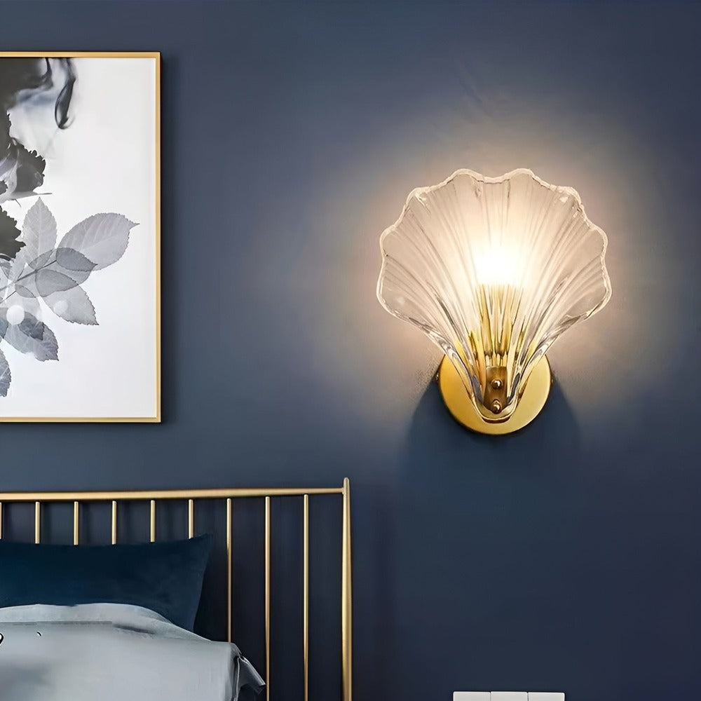 CoastalGleam – Vägglampa i Glas & Mässing med Kustinspirerad Minimalism