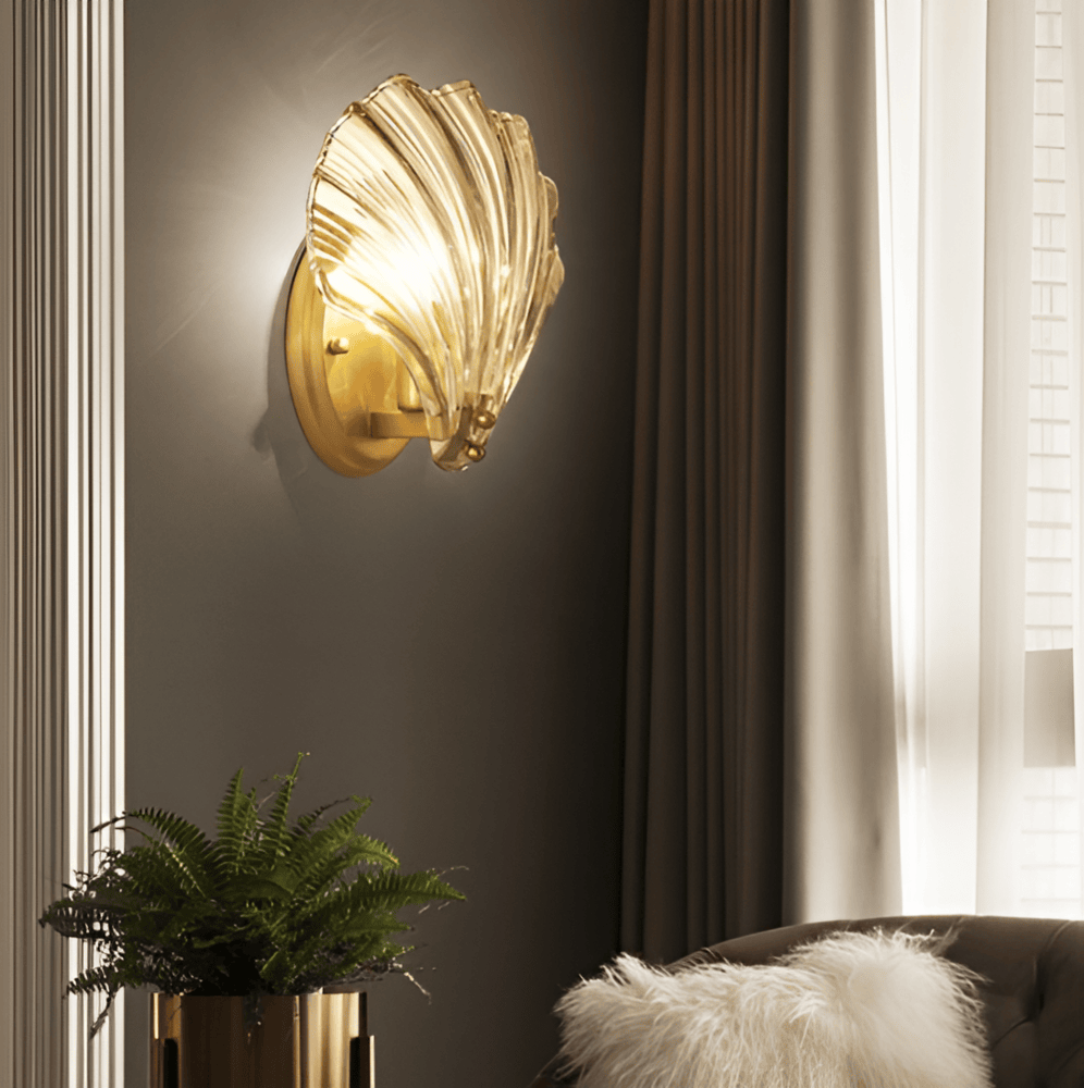 CoastalGleam – Vägglampa i Glas & Mässing med Kustinspirerad Minimalism