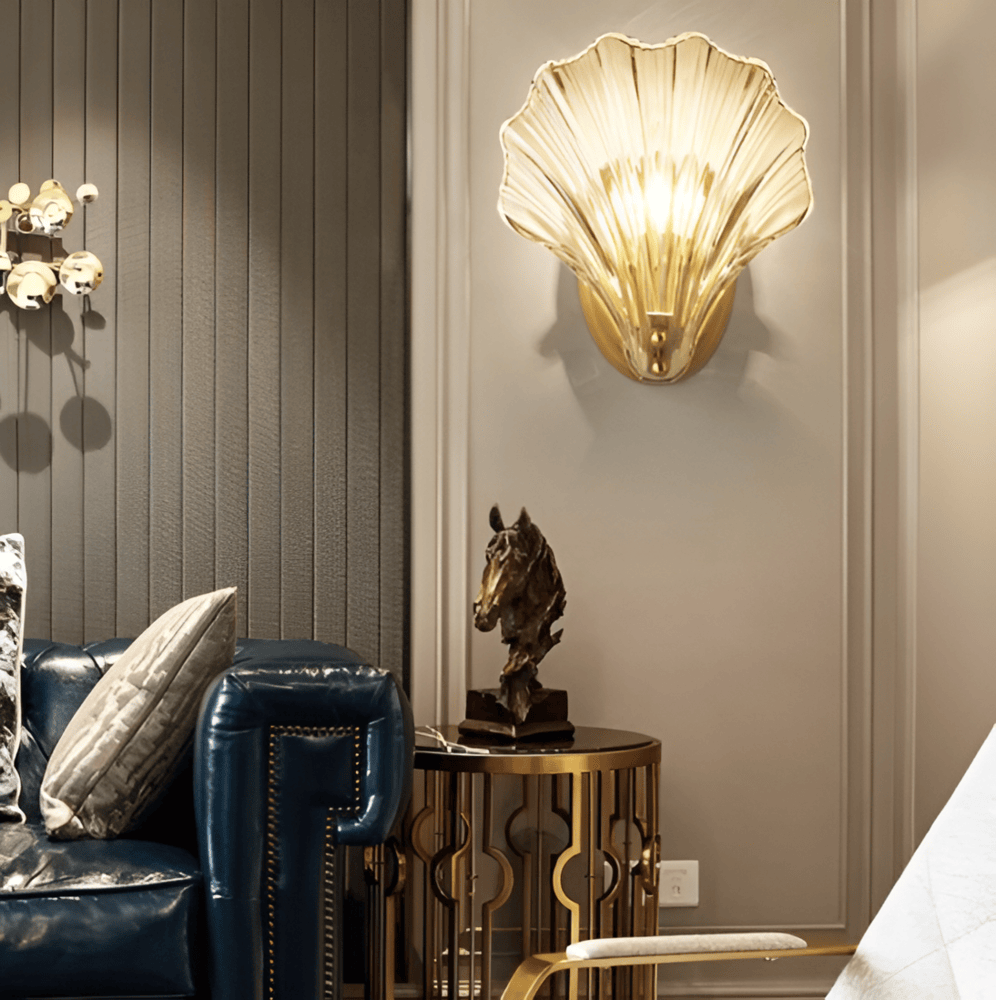 CoastalGleam – Vägglampa i Glas & Mässing med Kustinspirerad Minimalism