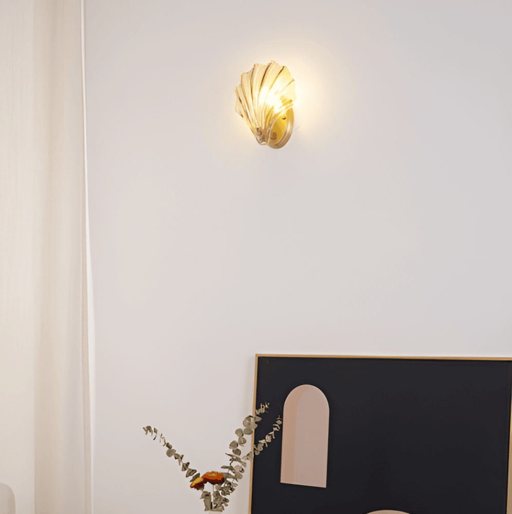 CoastalGleam – Vägglampa i Glas & Mässing med Kustinspirerad Minimalism