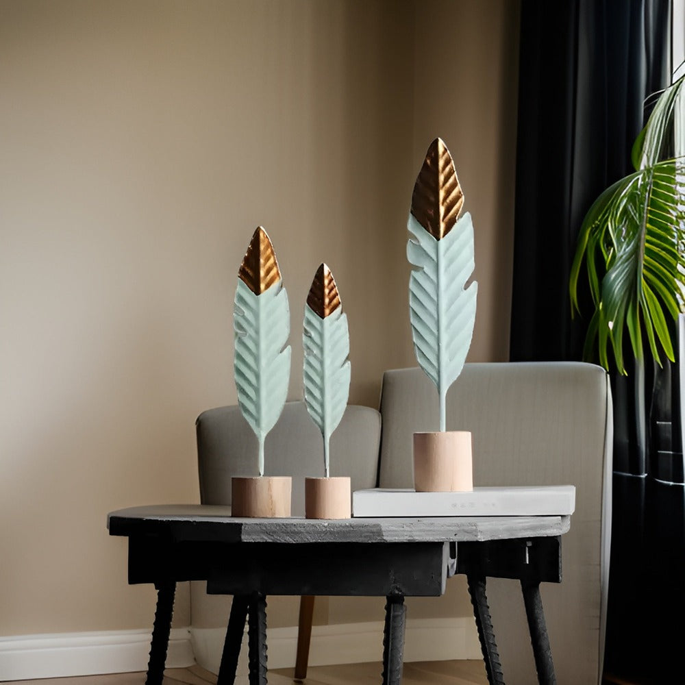 WoodFlair – Estetiska Träprydnader med Fjäder- & Bladdesign