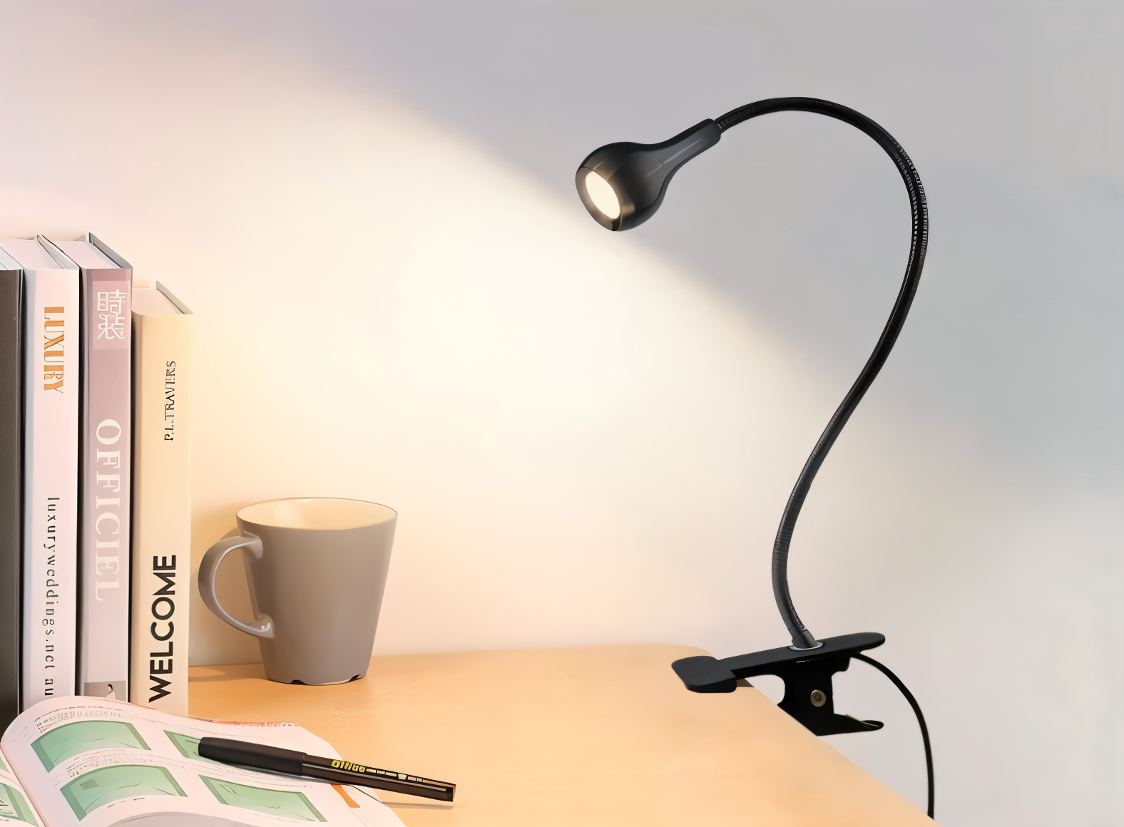 ClipNGlow – Flexibel 360° Skrivbordslampa med USB-ström och Klämfäste