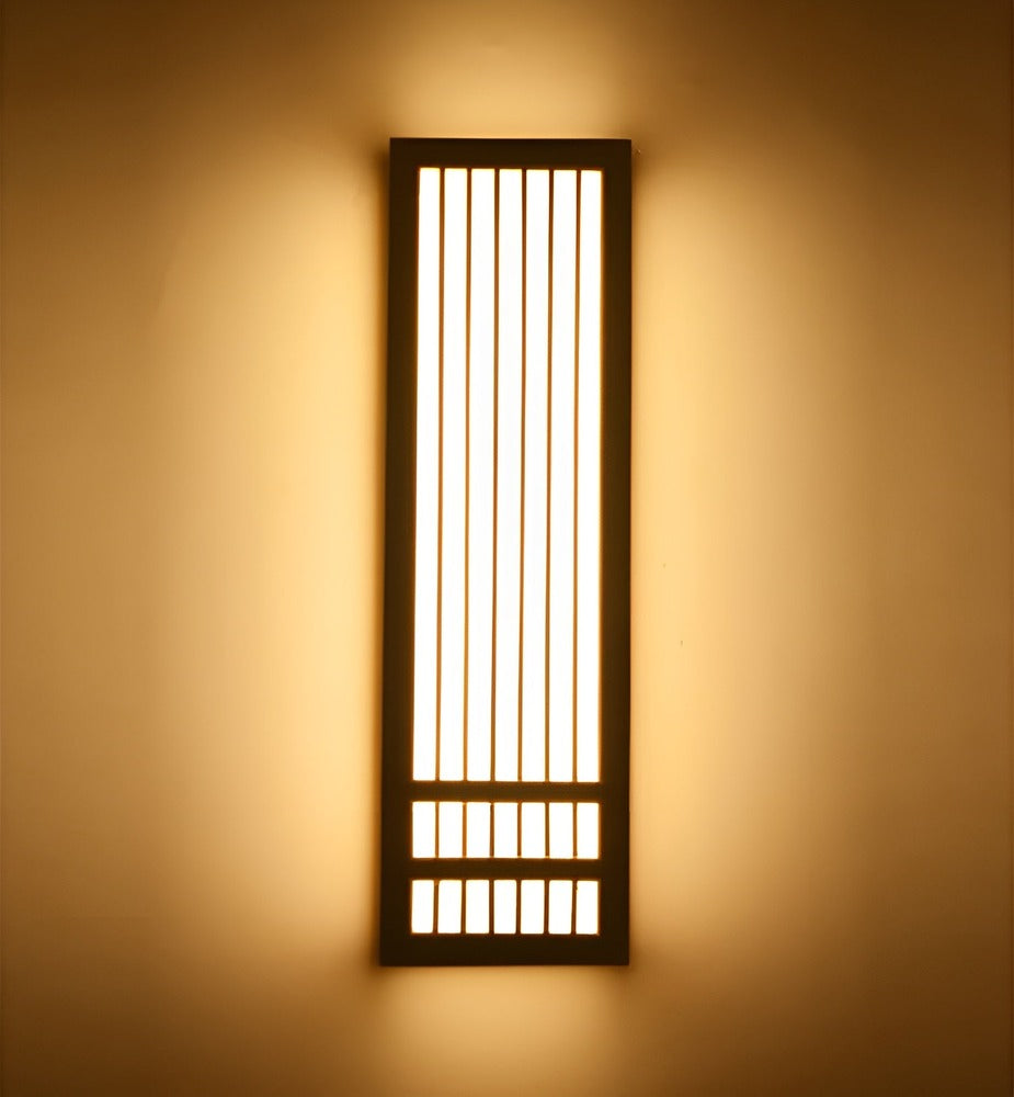 DoaGlow – Japansk Vägglampa i Trä och Akryl | Modern Japansk Design för Harmonisk Belysning