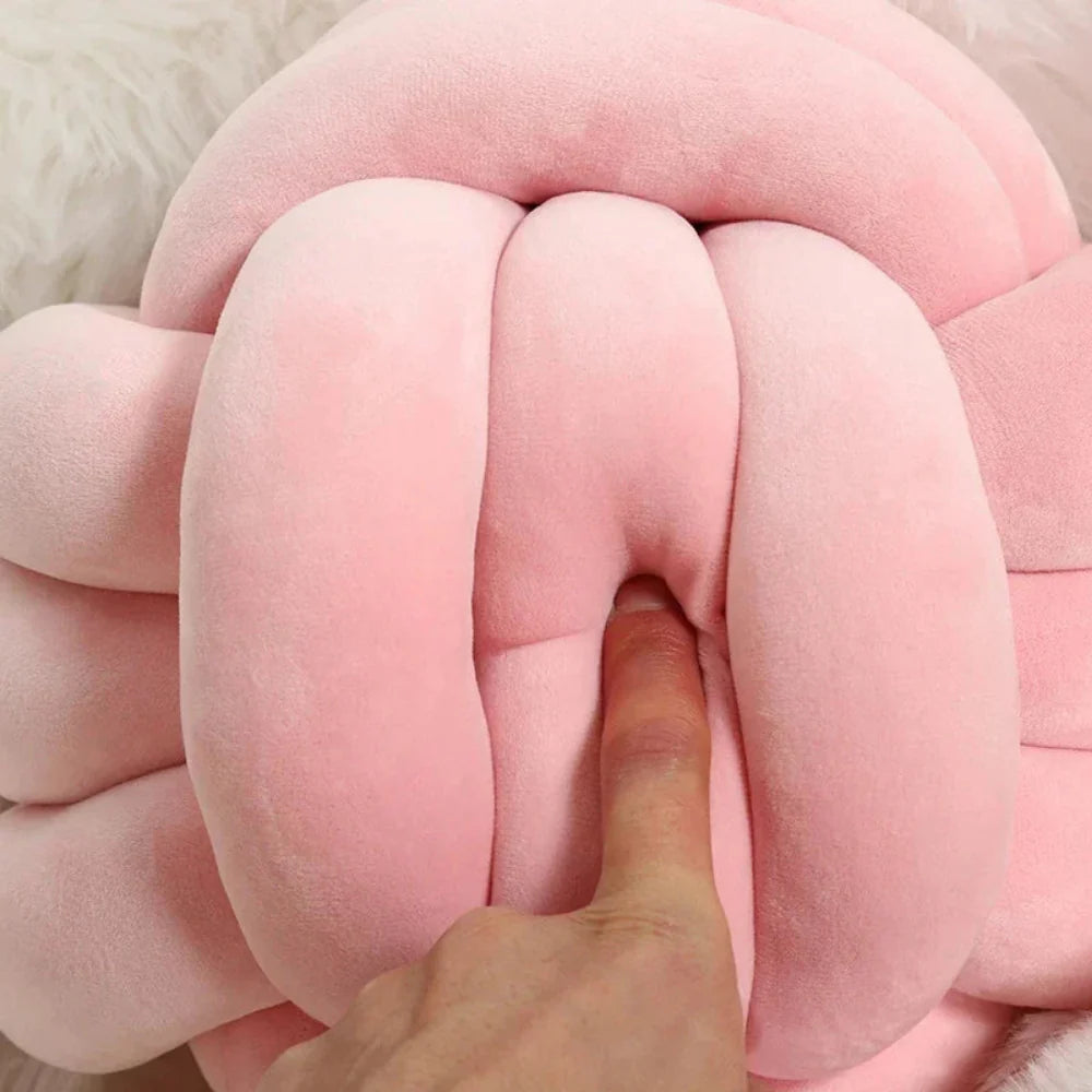 Handknuten Rund Sammetkudde – Mjuk & Modern Plyschkudde för Inredning