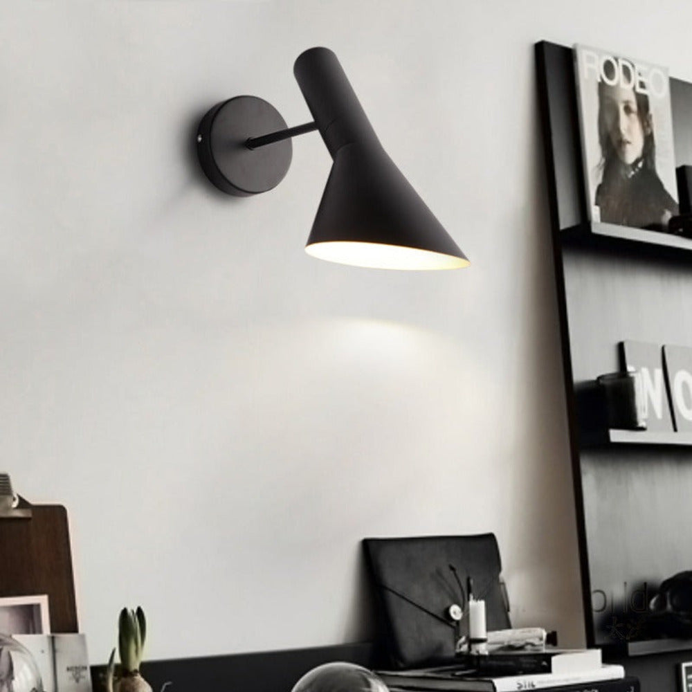 LumoArc – Justerbar Svart LED Vägglampa för Moderna Rum