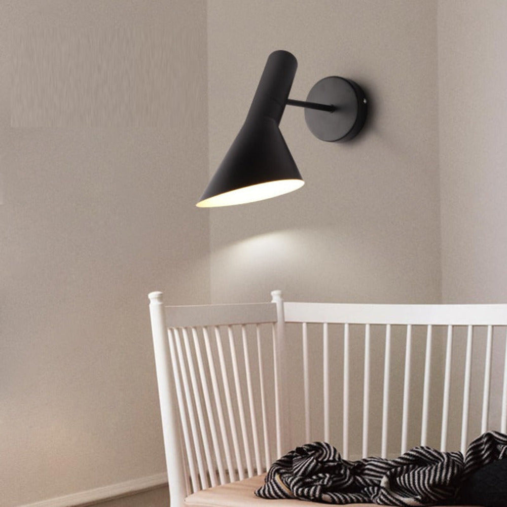 LumoArc – Justerbar Svart LED Vägglampa för Moderna Rum