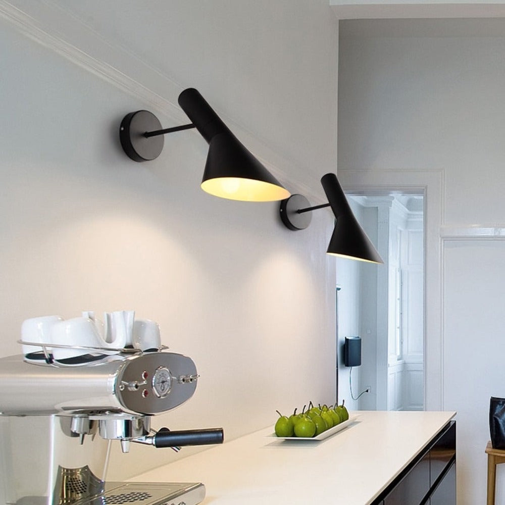 LumoArc – Justerbar Svart LED Vägglampa för Moderna Rum
