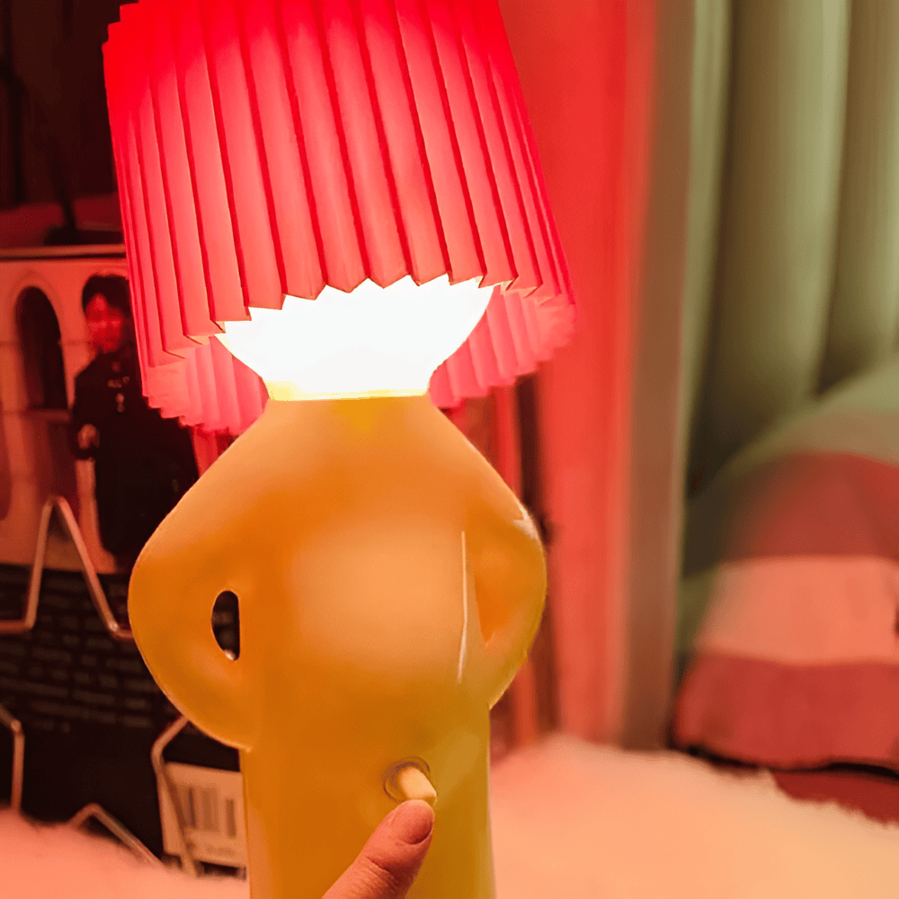 LumoPojke Bordslampa – Kreativ LED-Lampa med Blyg Figurdesign