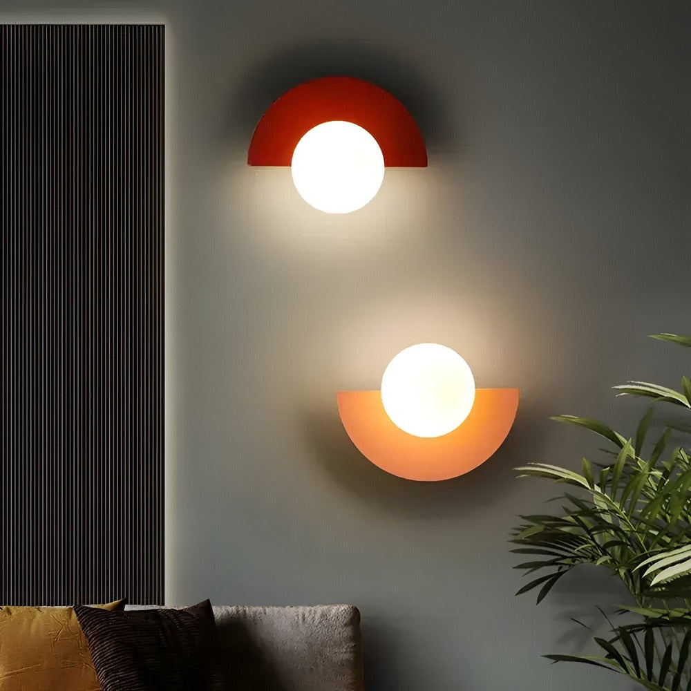 AuroGlow – Modern Sfärisk Vägglampa i Glas med Plug-In Design