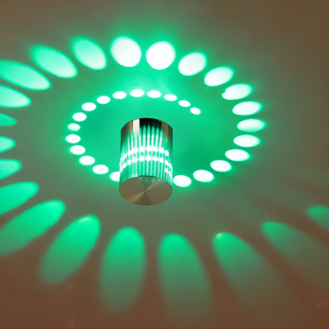 SpiraGlow – Cylindrisk LED-Vägglampa med Färgglada Spiral­effekter
