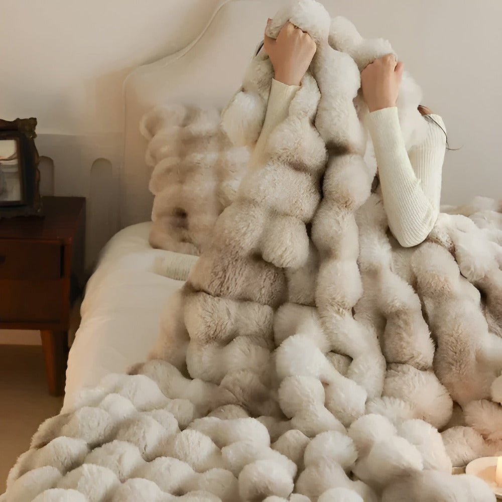 FrostVelvet TravelThrow – Lyxig Portabel Värmefilt i Fuskpäls