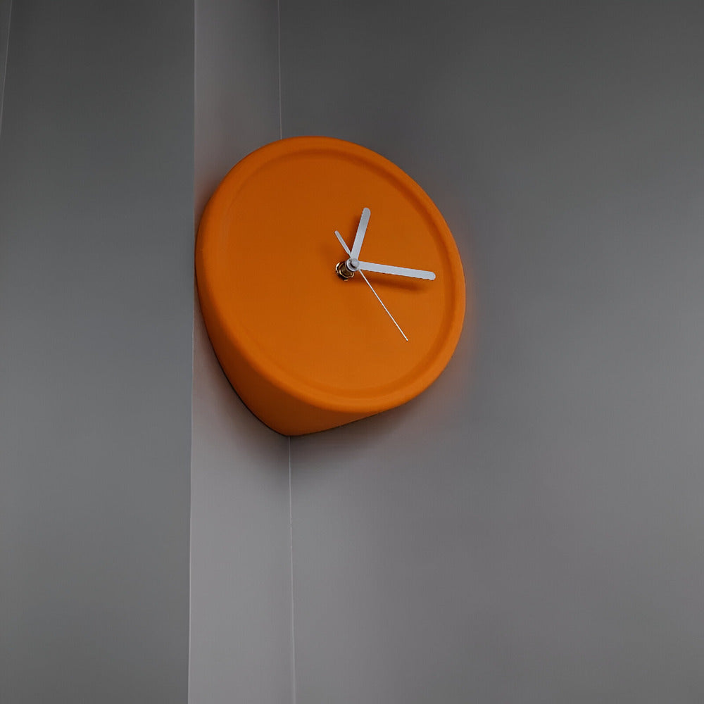 EdgeForm Silent – Minimalistisk 3D-Hörnväggsklocka 30 cm