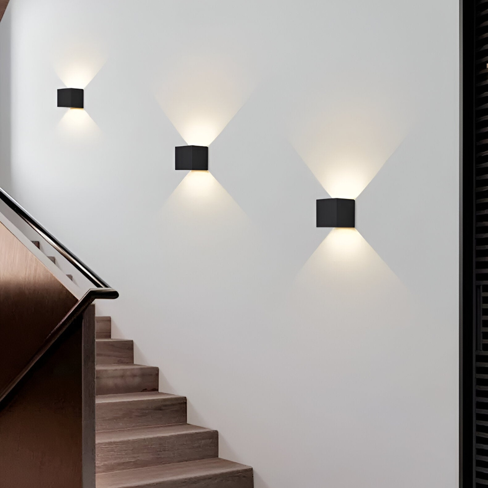 ArctiGlow – Modern Nordisk LED Vägglampa i Aluminium & Akryl