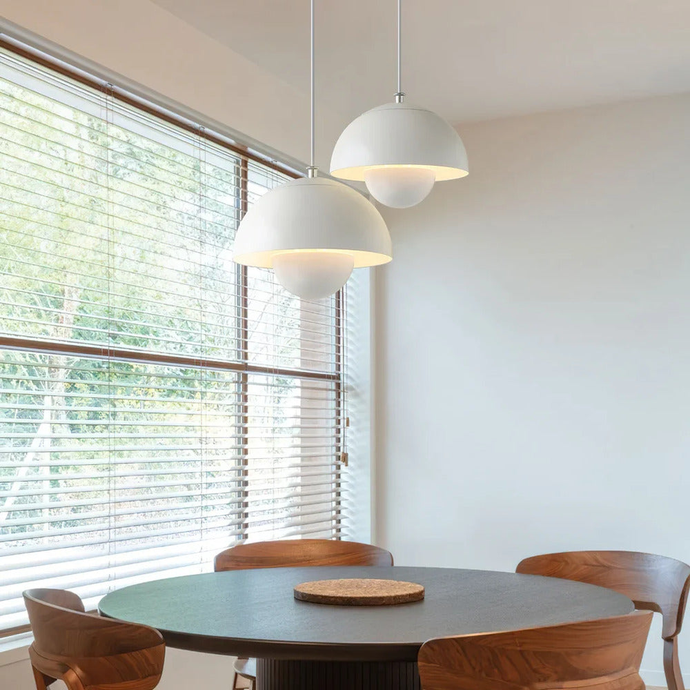 Floréal – Nordisk Metallpendellampa i Blomformad Retrodesign