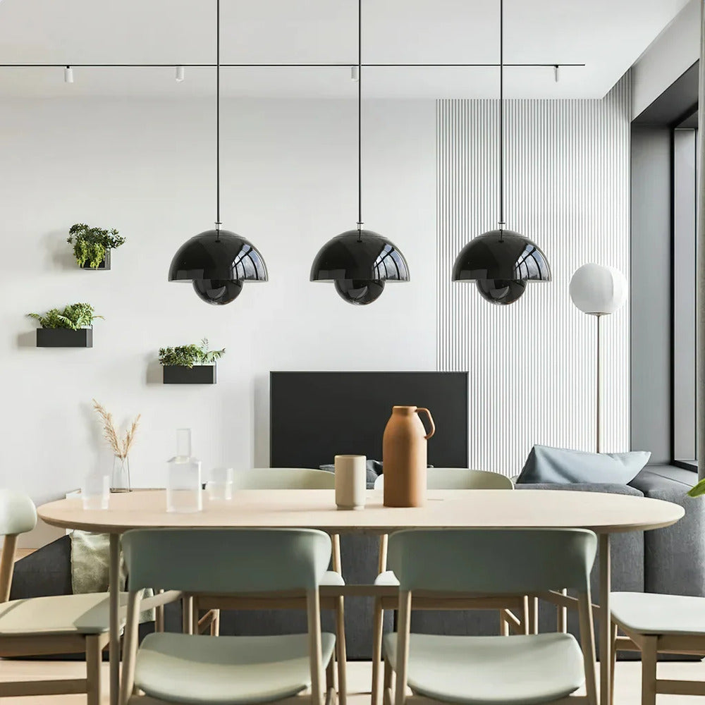 Floréal – Nordisk Metallpendellampa i Blomformad Retrodesign