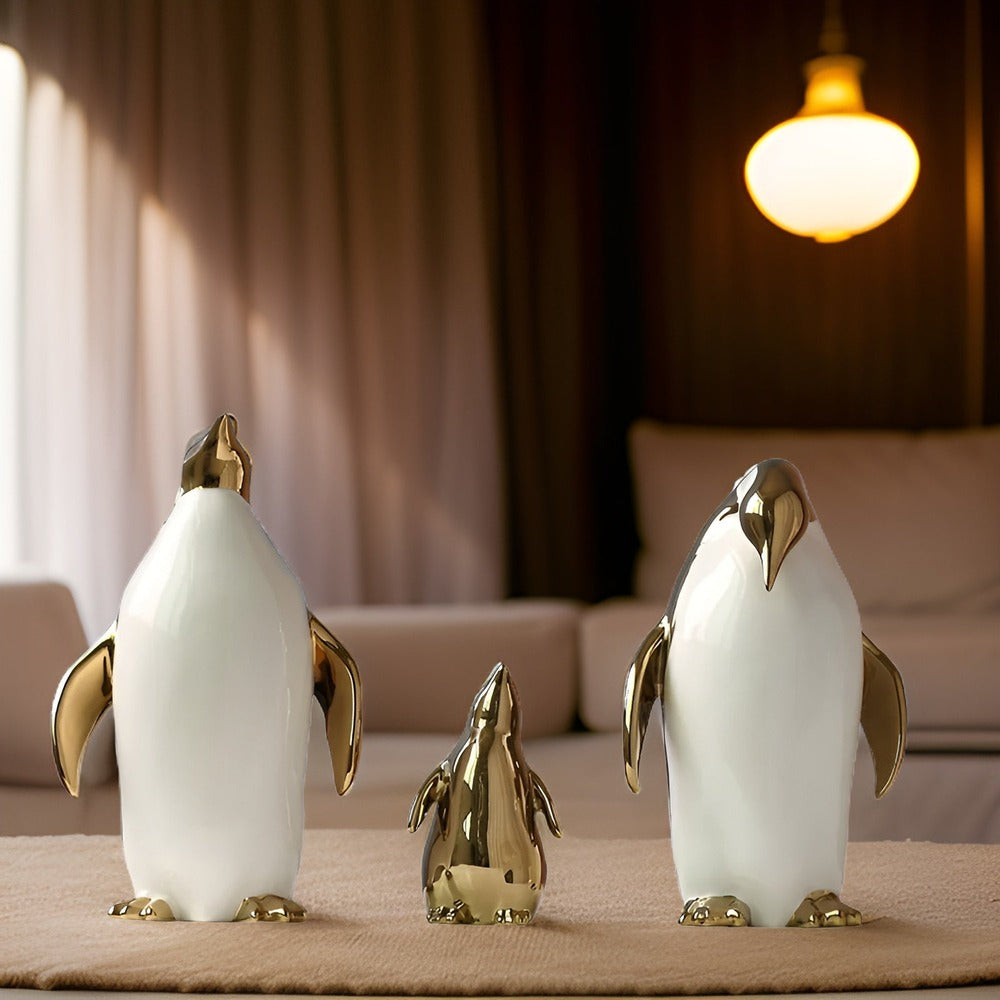 GuldPingu Skulptur – Exklusiv Keramisk Pingvinfigur i Modern Design
