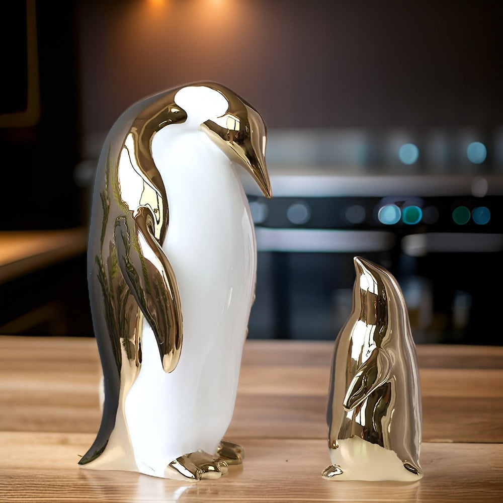 GuldPingu Skulptur – Exklusiv Keramisk Pingvinfigur i Modern Design