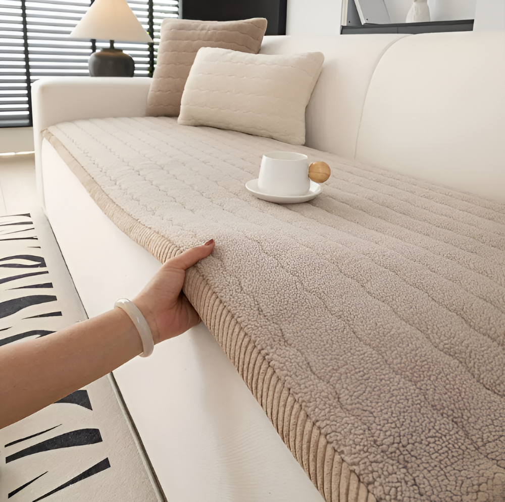 PlushGuard – Mjukt Rutschfritt Sofföverdrag i Husdjursvänlig Polyester