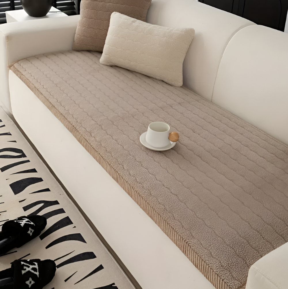 PlushGuard – Mjukt Rutschfritt Sofföverdrag i Husdjursvänlig Polyester