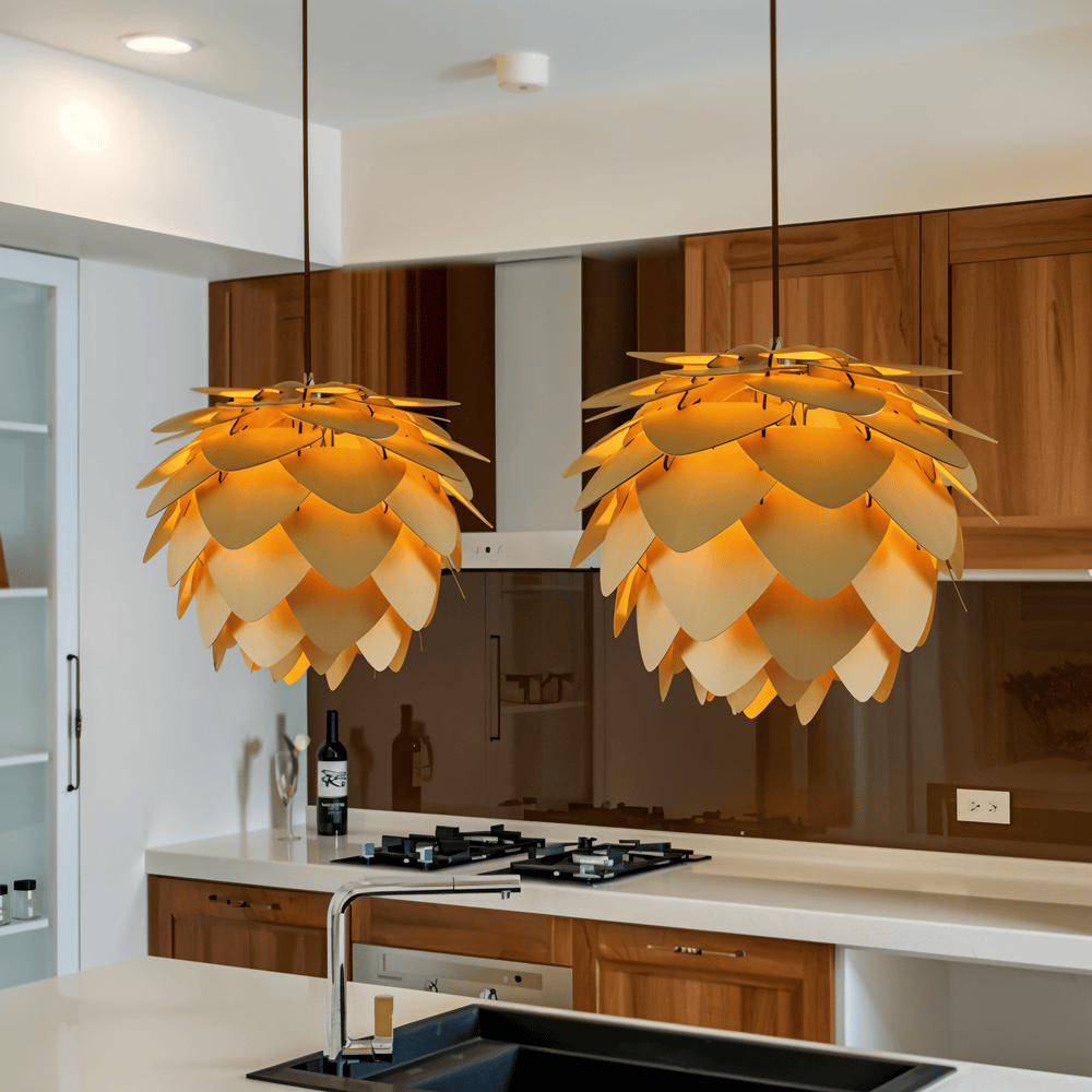 PineGlow – Handgjord Rustik Tallkottlampa i Trä