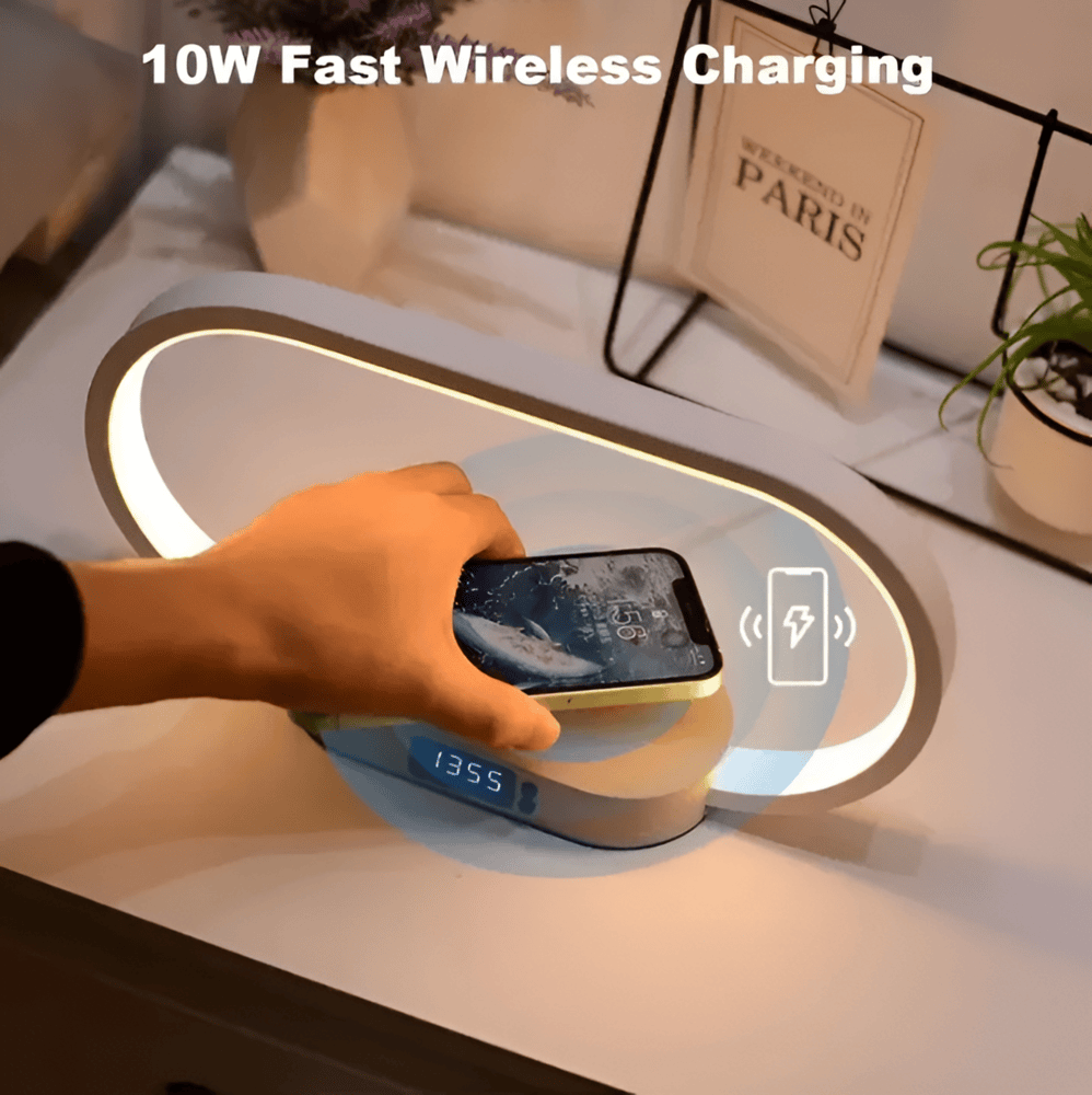 SmartiOne – Multifunktionell Nattlampa med Trådlös Laddare och Digital Klocka