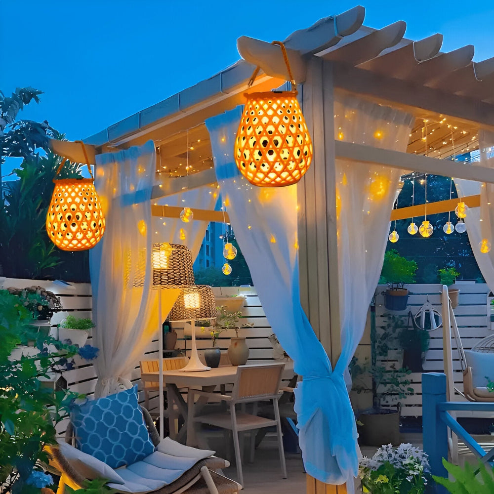 CaneWeave Glow – Konstflätad Solcellslykta för Trädgård (IP44)