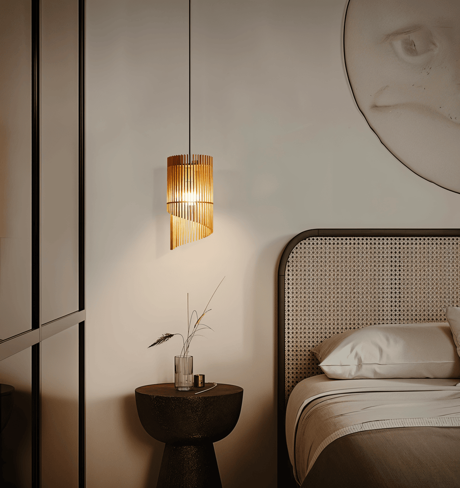 SpiraWood – Konstnärlig Cylindrisk Taklampa i Trä